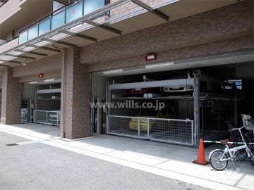建物1階にある敷地内駐車場（機械式）