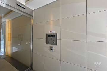 エントランスはオートロック付きです。