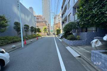 敷地北東側の前面道路