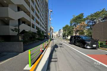 敷地北東側の前面道路