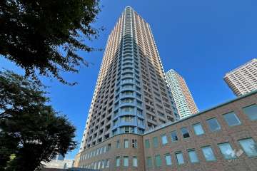 スカイライトタワーの外観（南西側から）