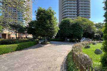 敷地内の遊歩道