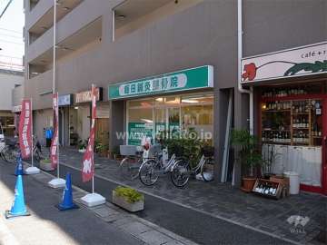 建物1階には店舗が入っています。