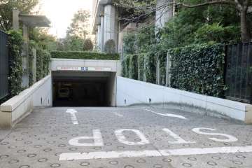 駐車場の出入り口