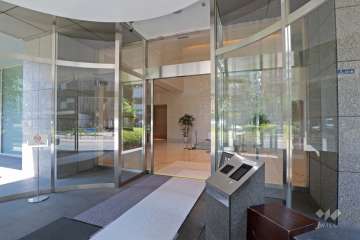 エントランスはオートロック付きです