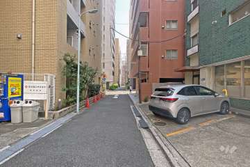 敷地の西側前面道路（北側から）
