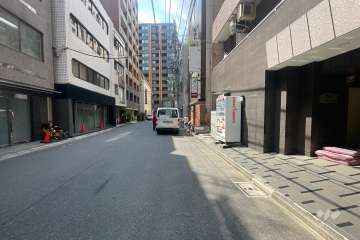 敷地の南側前面道路（東側から）
