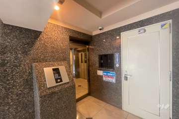 エントランスはオートロック付きです。