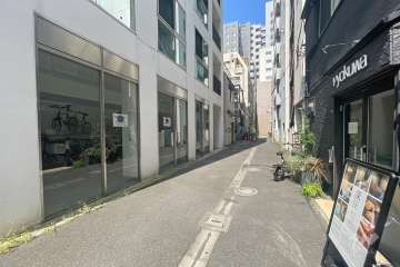 敷地東側の前面道路