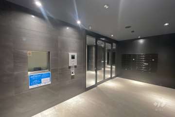 エントランスはオートロック付きです。