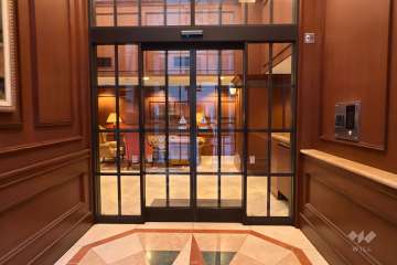 エントランスはオートロック付きです。