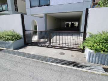 駐車場出入口