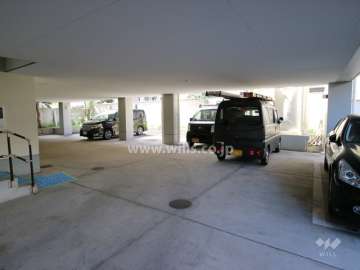敷地内駐車場（屋内平面式）