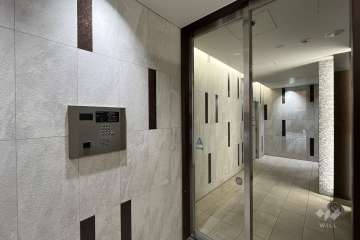 エントランスはオートロック付きです。