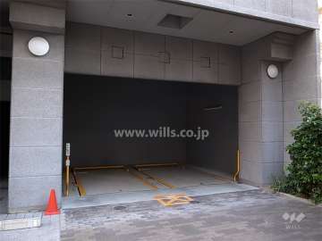 建物1階部分にある敷地内駐車場（機械式）