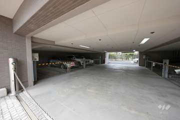 敷地内駐車場（屋内機械式）