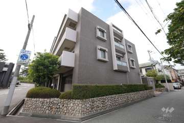 グランクレスト夙川の外観（東側から）