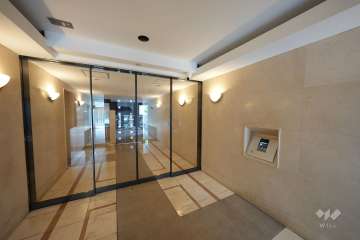 エントランスはオートロックです。