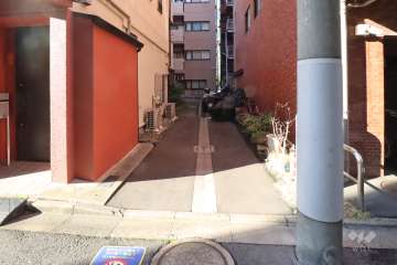 敷地南西側の前面道路