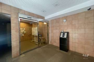 エントランスはオートロック付きです。