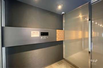 エントランスはオートロック付きです。