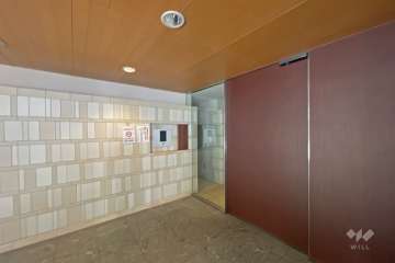 エントランスはオートロック付きです。