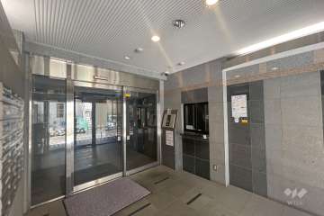 エントランスはオートロック付きです。