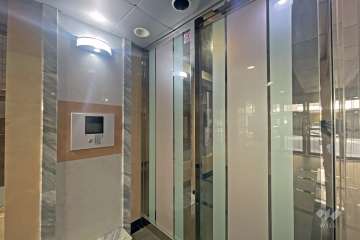 エントランスはオートロック付きです。