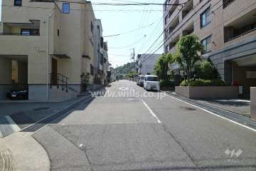 敷地南側の前面道路