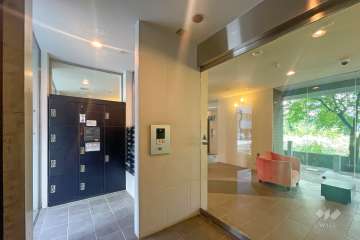 エントランスはオートロック付きです。