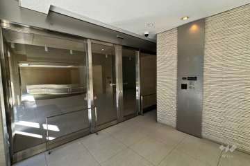 エントランスはオートロック付きです。