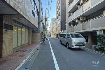 敷地の東側前面道路（北側から）