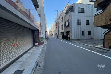 敷地の東側前面道路（南側から）