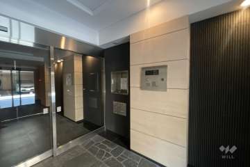 エントランスはオートロック付きです。