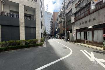 敷地の東側前面道路（北側から）