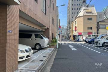 敷地北西側の前面道路