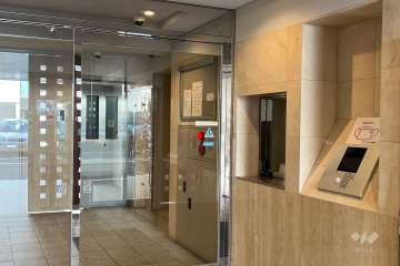 エントランスはオートロック付きです。