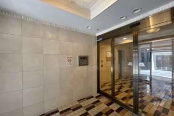 エントランスはオートロック付きです。