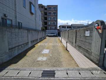 駐車場出入り口
