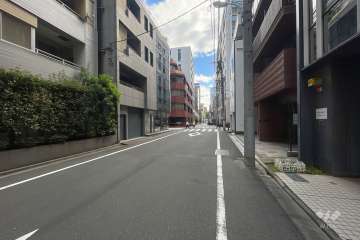 敷地の西側前面道路（南側から）