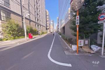 敷地北東側の前面道路（南東側から