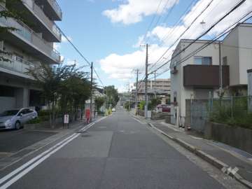 敷地東側の前面道路