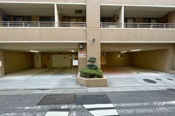 駐車場の出入り口　