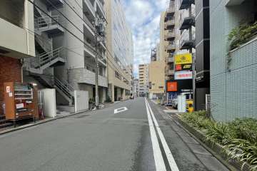 敷地北西側の前面道路