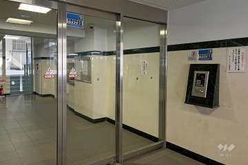 エントランスはオートロック付きです。