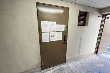 ゴミ置き場入り口