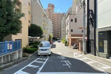 敷地の西側前面道路（北側から）