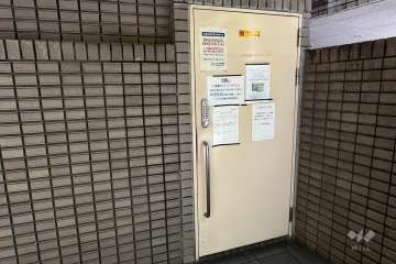 ゴミ置き場入り口