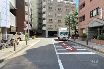 敷地の東側前面道路（北側から）
