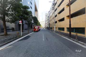 敷地東側の前面道路(北側から)